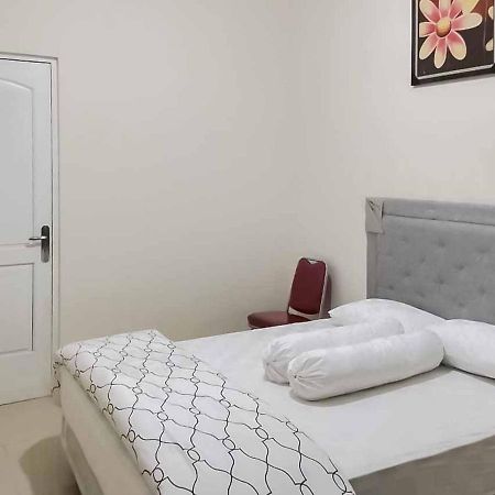 Wisma Talenta Mitra Reddoorz Jakarta Exteriör bild