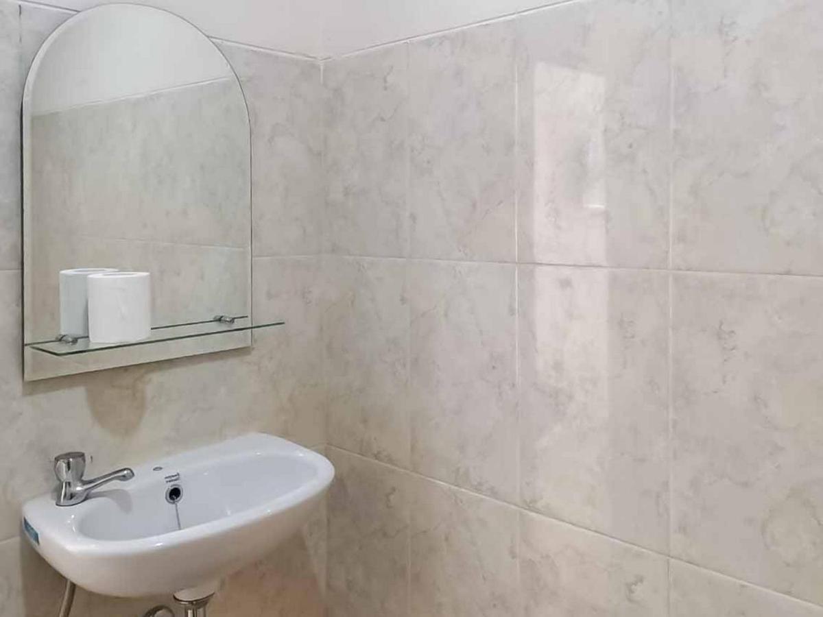 Wisma Talenta Mitra Reddoorz Jakarta Exteriör bild